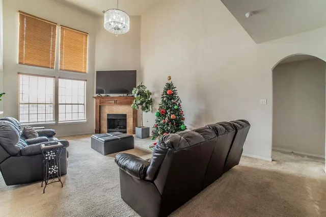 $450,000 | 317 Crescent Creek Lane, Fort Worth, TX 76140