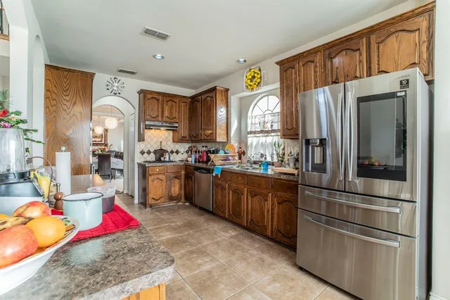 $450,000 | 317 Crescent Creek Lane, Fort Worth, TX 76140