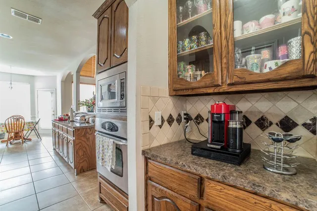 $450,000 | 317 Crescent Creek Lane, Fort Worth, TX 76140