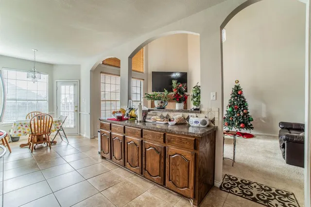 $450,000 | 317 Crescent Creek Lane, Fort Worth, TX 76140