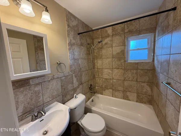 118 East Newkirk Lane, Oak Ridge, TN 37830