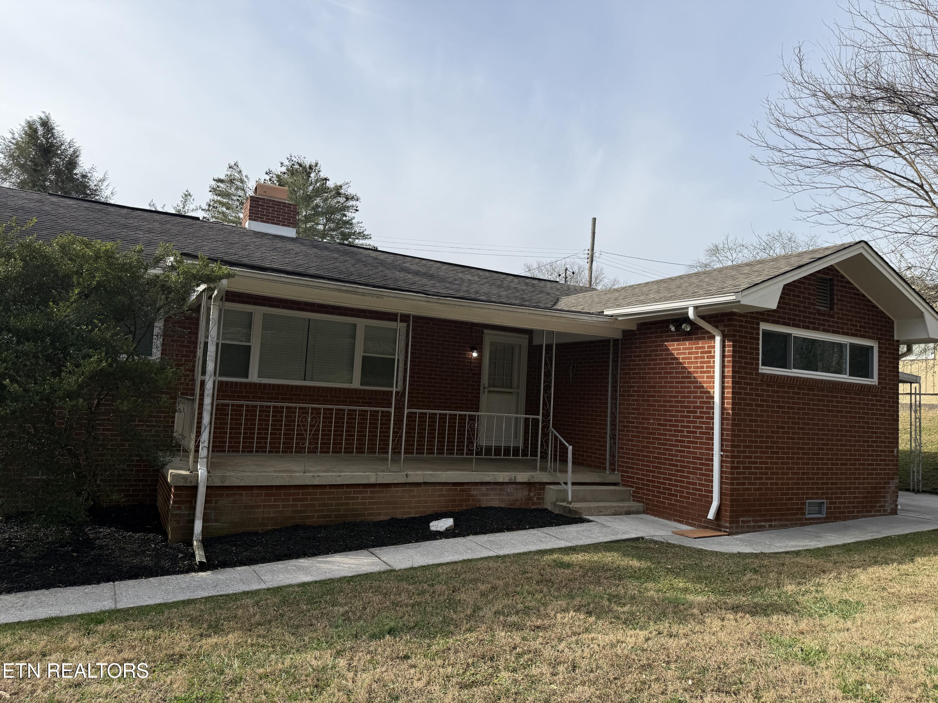 118 East Newkirk Lane Oak Ridge, TN 37830 - Photo 2 of 21 IMG_3430