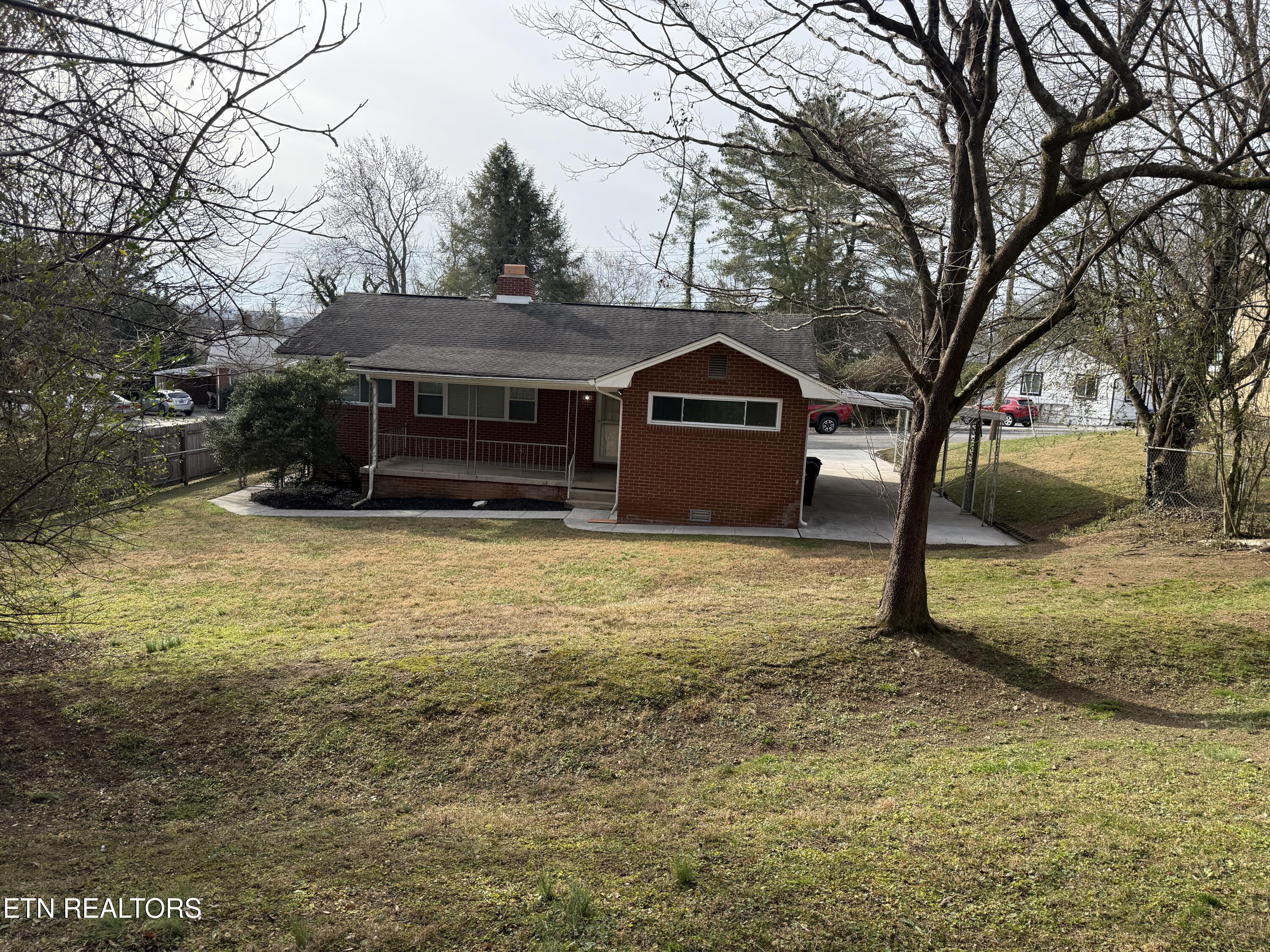 118 East Newkirk Lane Oak Ridge, TN 37830 - Photo 3 of 21 IMG_3429
