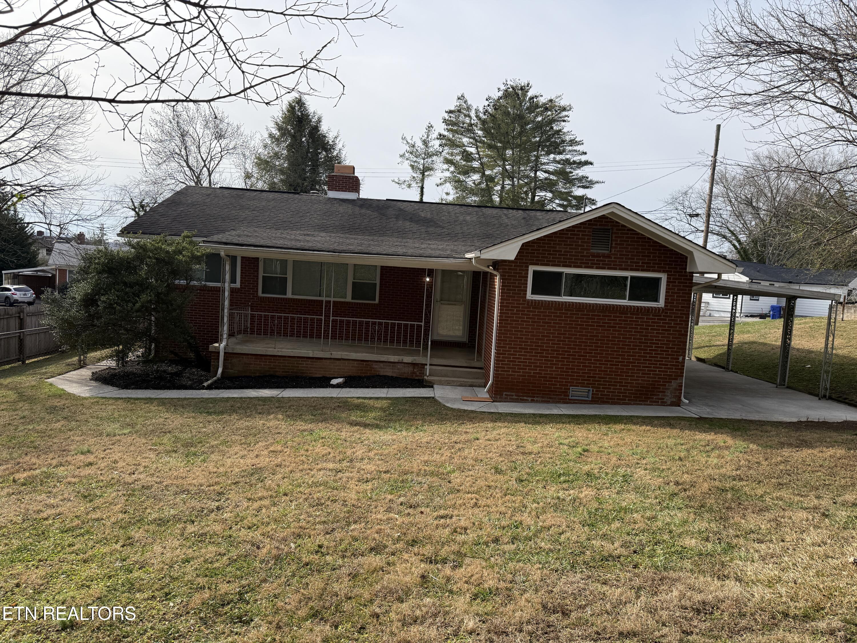 118 East Newkirk Lane Oak Ridge, TN 37830 - Photo 4 of 21 IMG_3428