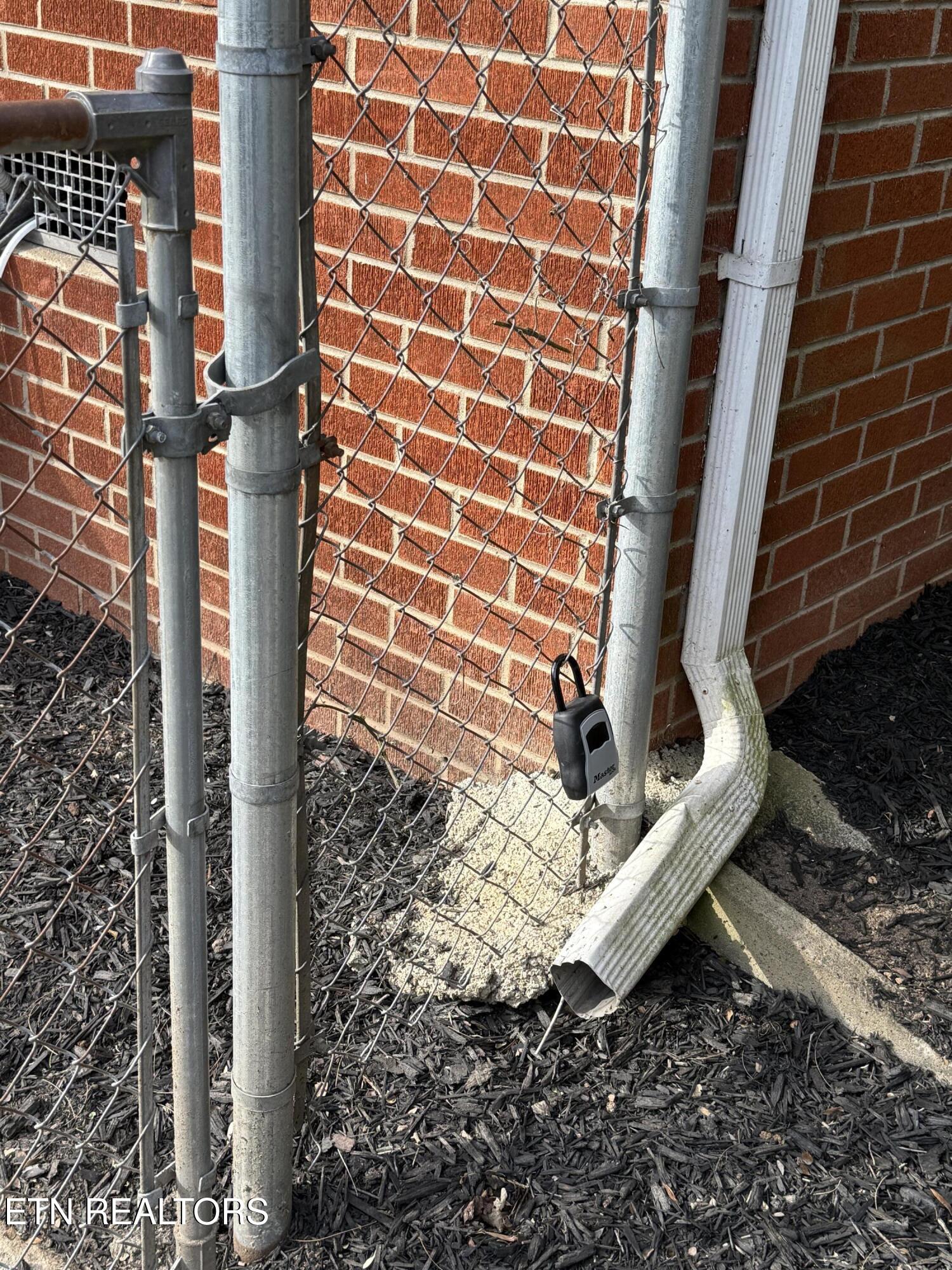 118 East Newkirk Lane Oak Ridge, TN 37830 - Photo 8 of 21 IMG_3451