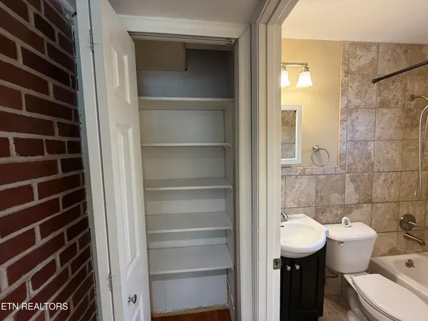 118 East Newkirk Lane, Oak Ridge, TN 37830