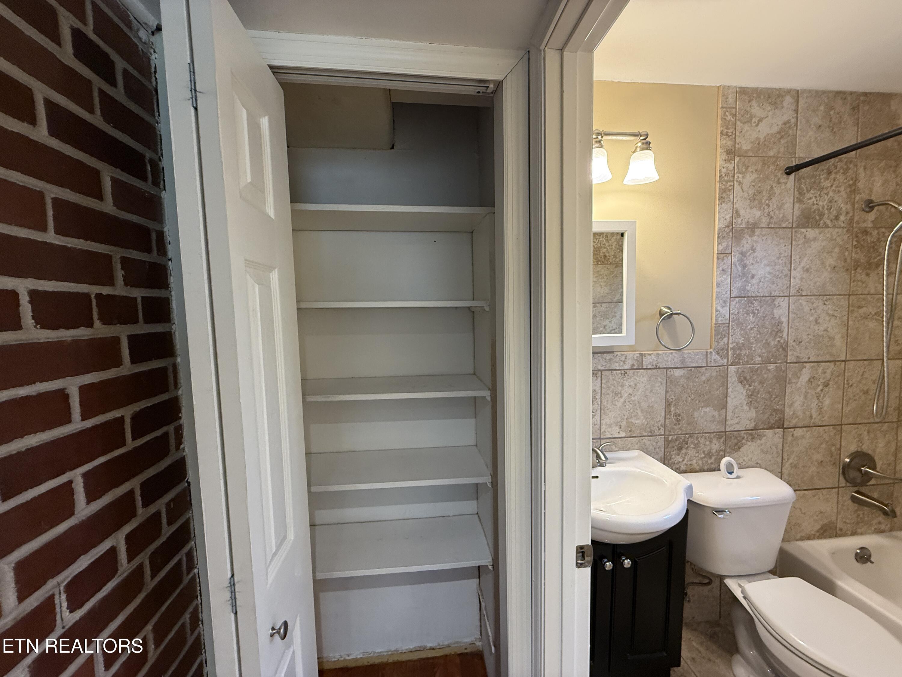 118 East Newkirk Lane Oak Ridge, TN 37830 - Photo 10 of 21 IMG_3443