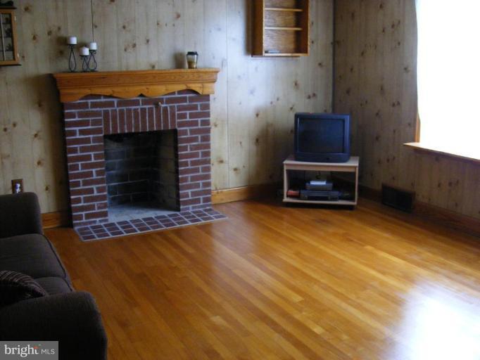 8365 Shank Hess Road Waynesboro, PA 17268 - Photo 3 of 17 Living Room