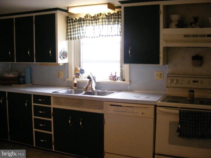 8365 Shank Hess Road Waynesboro, PA 17268 - Photo 5 of 17 Kitchen