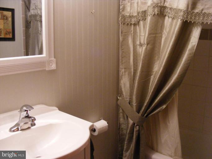 8365 Shank Hess Road Waynesboro, PA 17268 - Photo 9 of 17 Bath #1