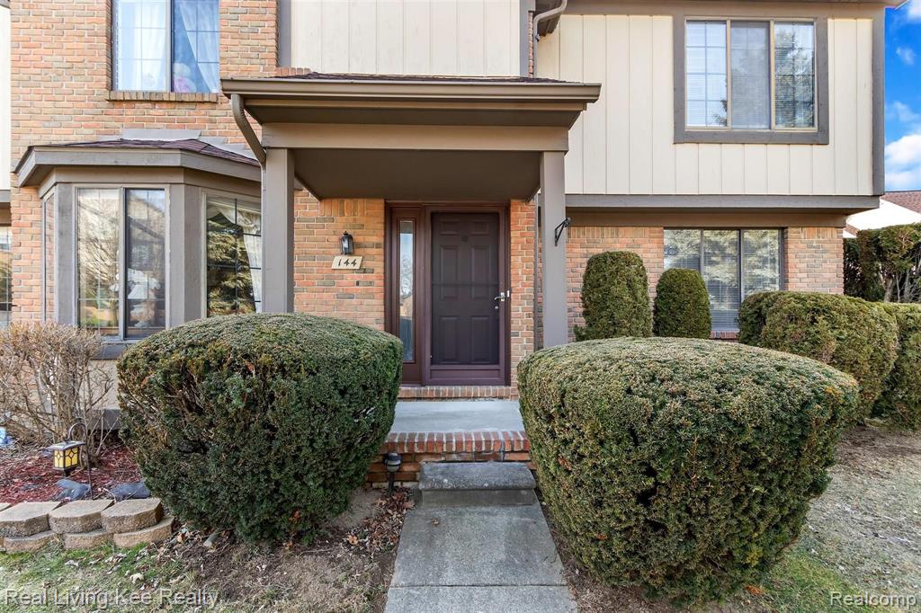 144 Meadow Ln Circle Rochester Hills, MI 48307 - Photo 6 of 36