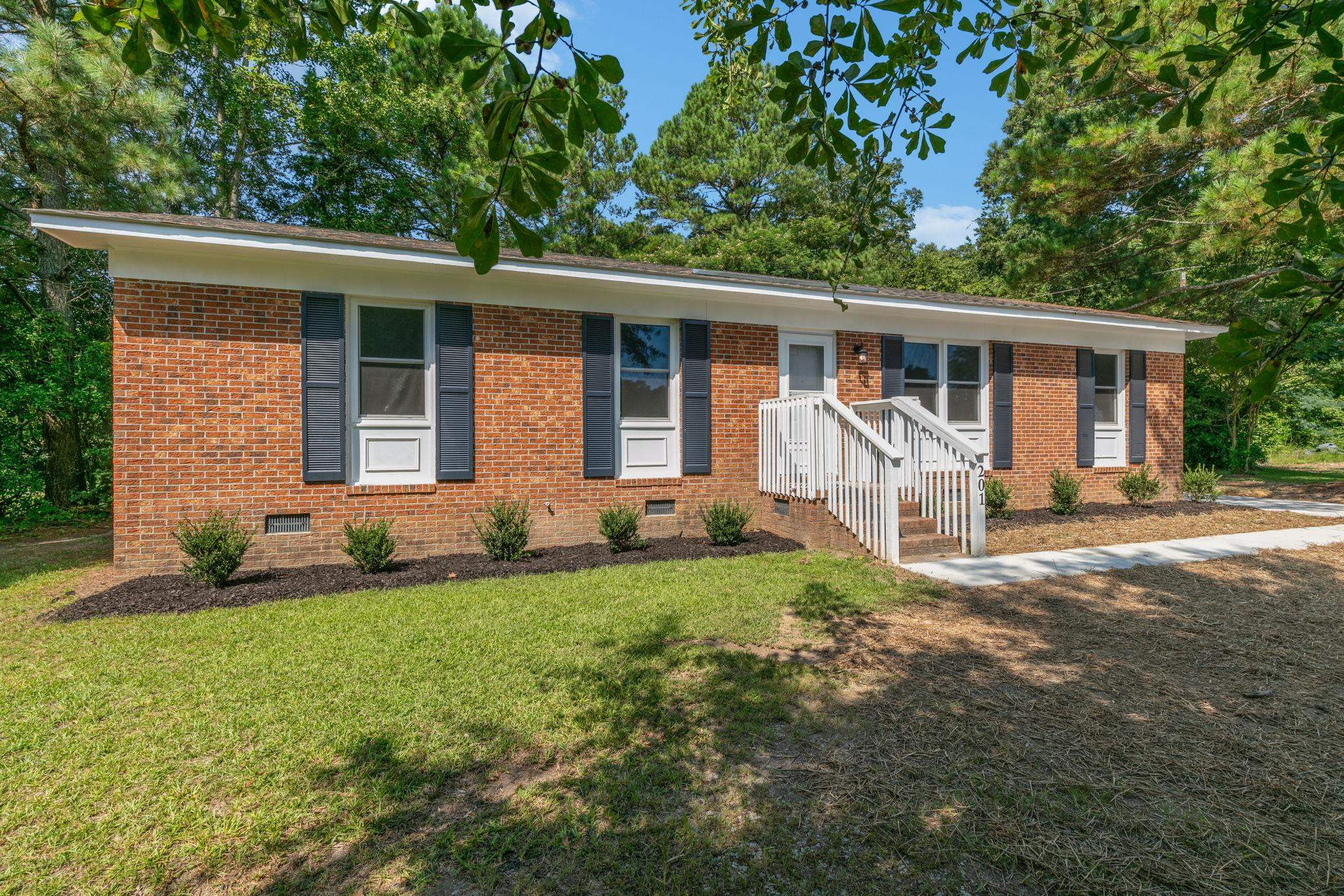 201 Old Farm Road Smithfield, NC 27577 - Photo 2 of 37 Photo 2