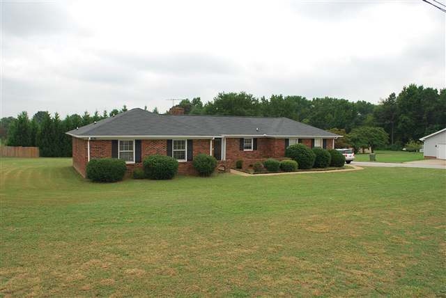5935 Reidville Road Moore, SC 29369 - Photo 2 of 10 Gallery Image 2