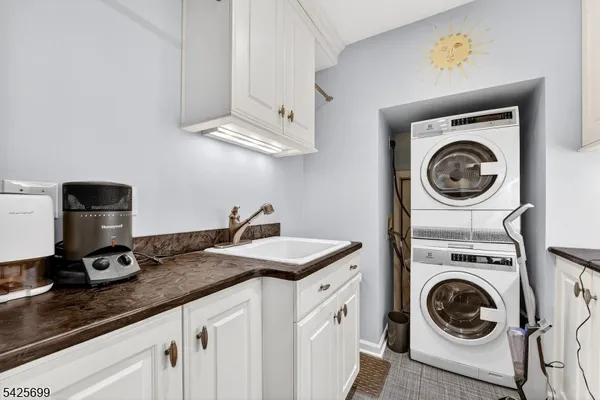 $999,000 | 48 Tree Top Road, Whitehouse Station, NJ 08889
