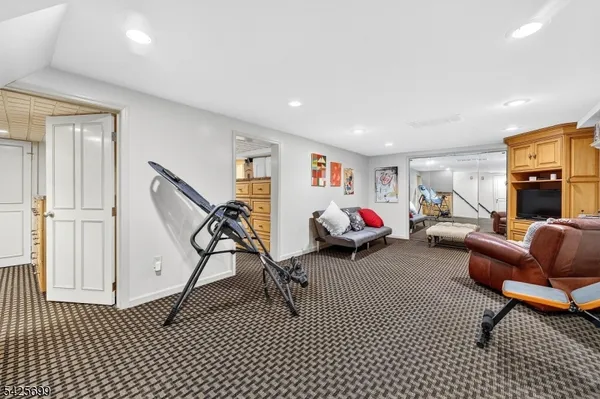 $999,000 | 48 Tree Top Road, Whitehouse Station, NJ 08889