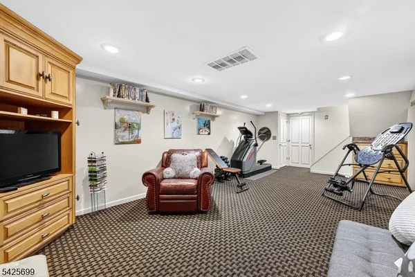 $999,000 | 48 Tree Top Road, Whitehouse Station, NJ 08889