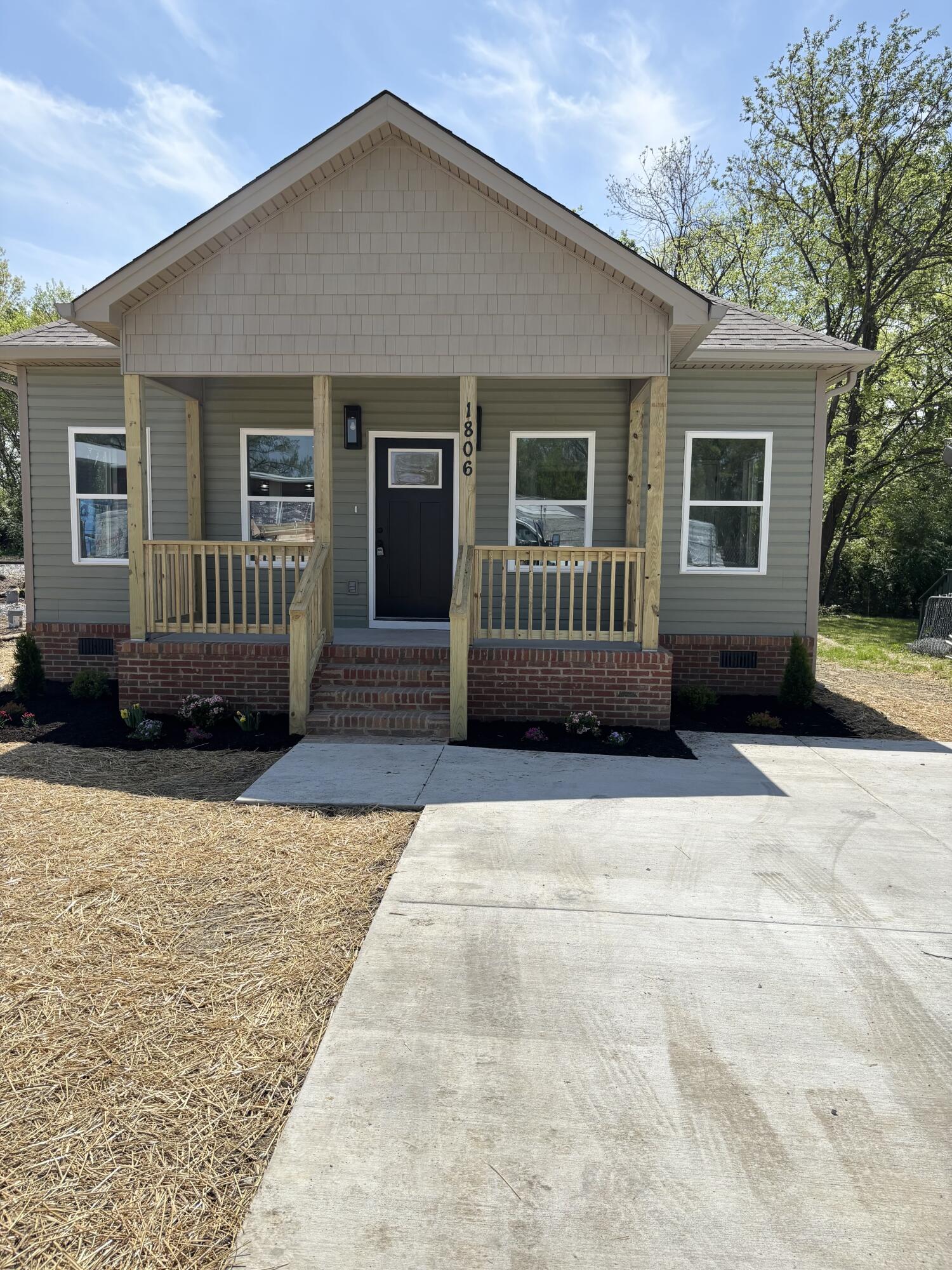 1806 Ocoee Street Chattanooga, TN 37406 - Photo 1 of 24 IMG_3114