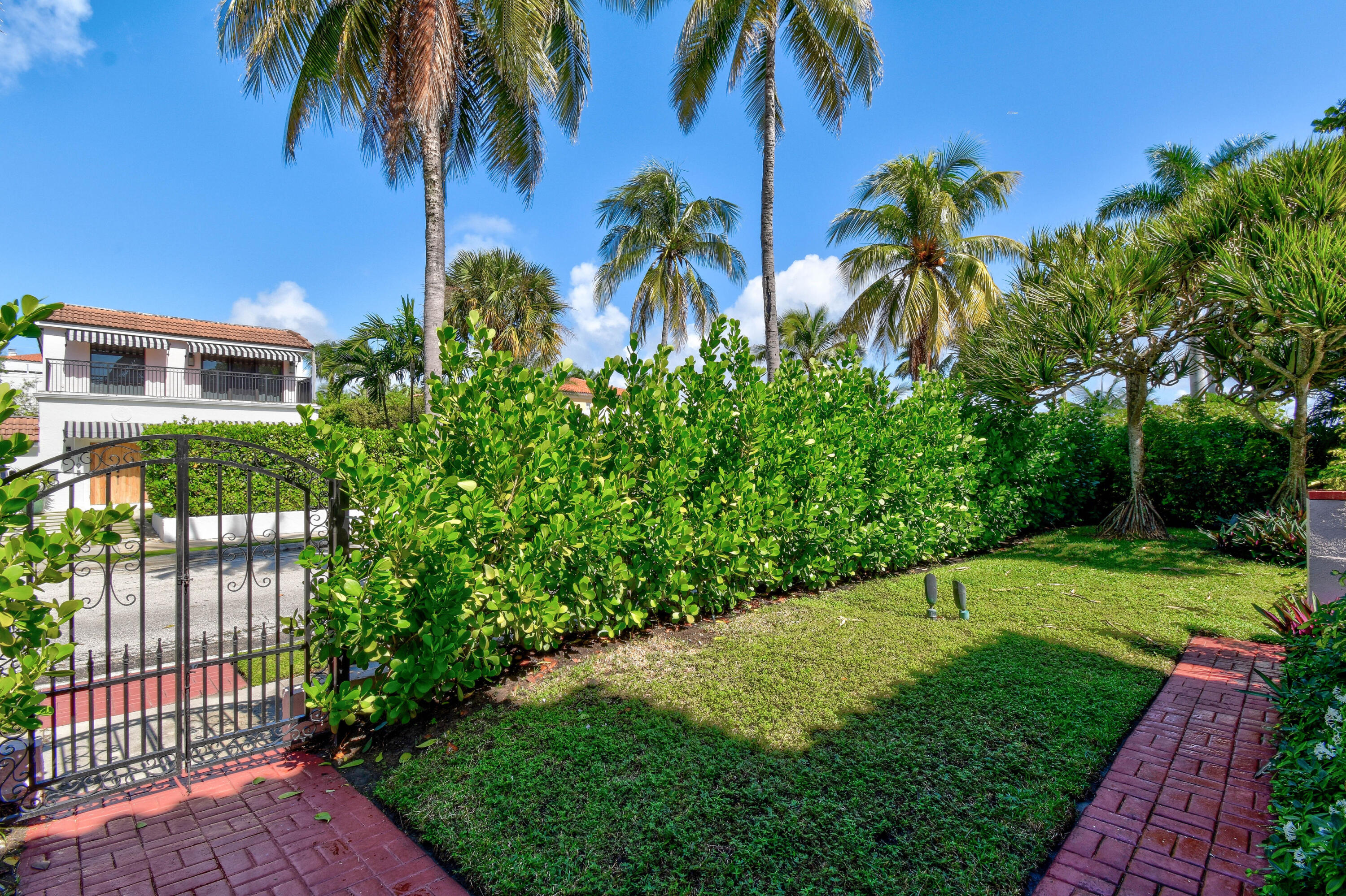 194 Almeria Road West Palm Beach, FL 33405 - Photo 5 of 67 a view of a backyard