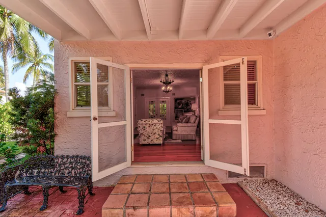 $5,000 | 194 Almeria Road, West Palm Beach, FL 33405