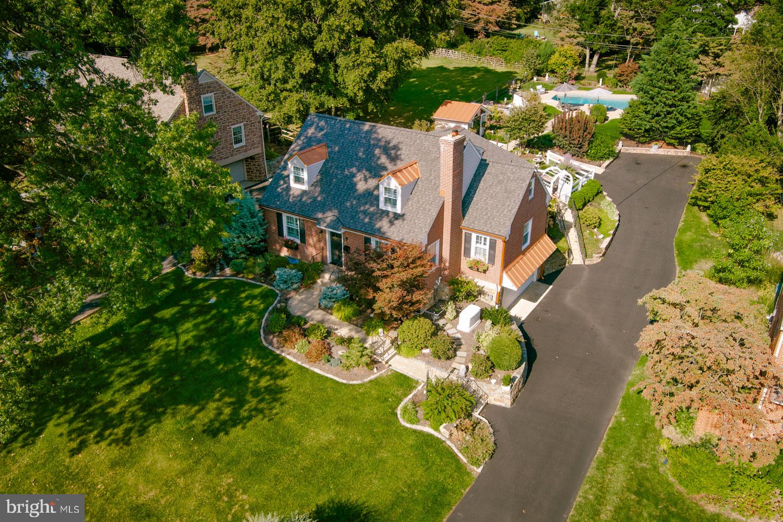 Charming home with lush greenery.