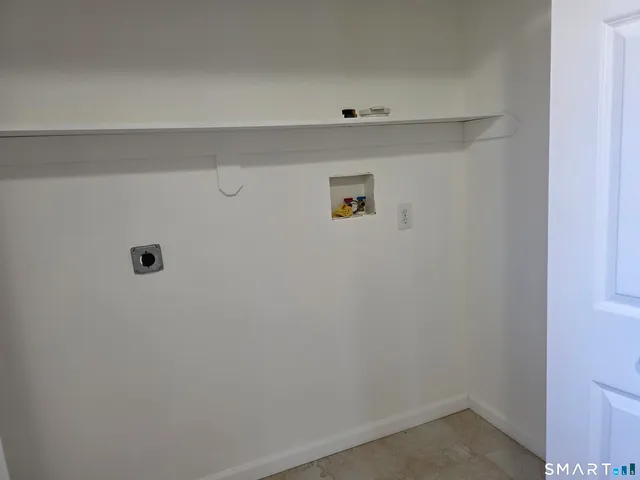 a view of utility room