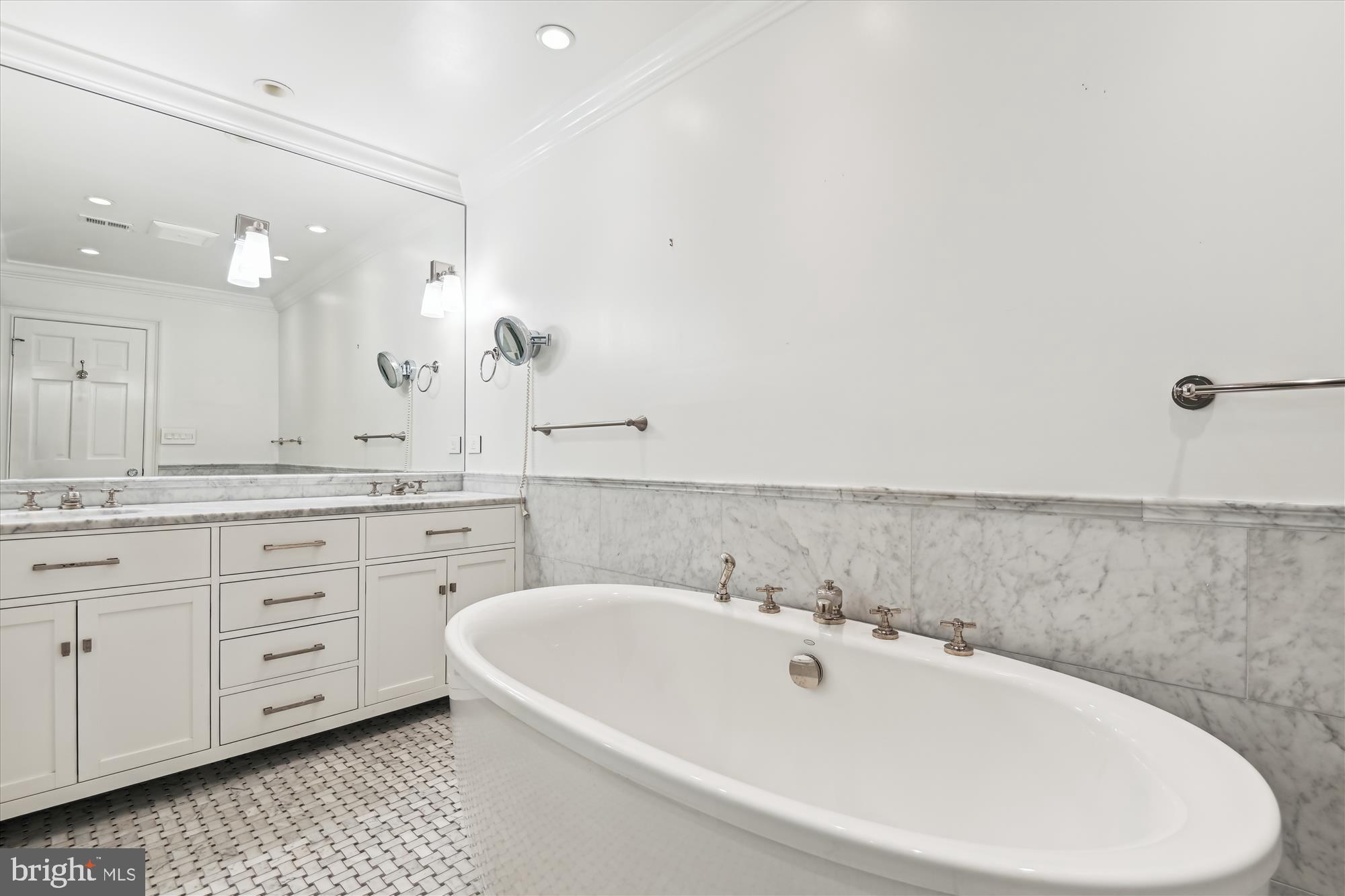 7 Devon Hill Road, Unit A5 Baltimore, MD 21210 - Photo 20 of 32 Marble Primary Bath