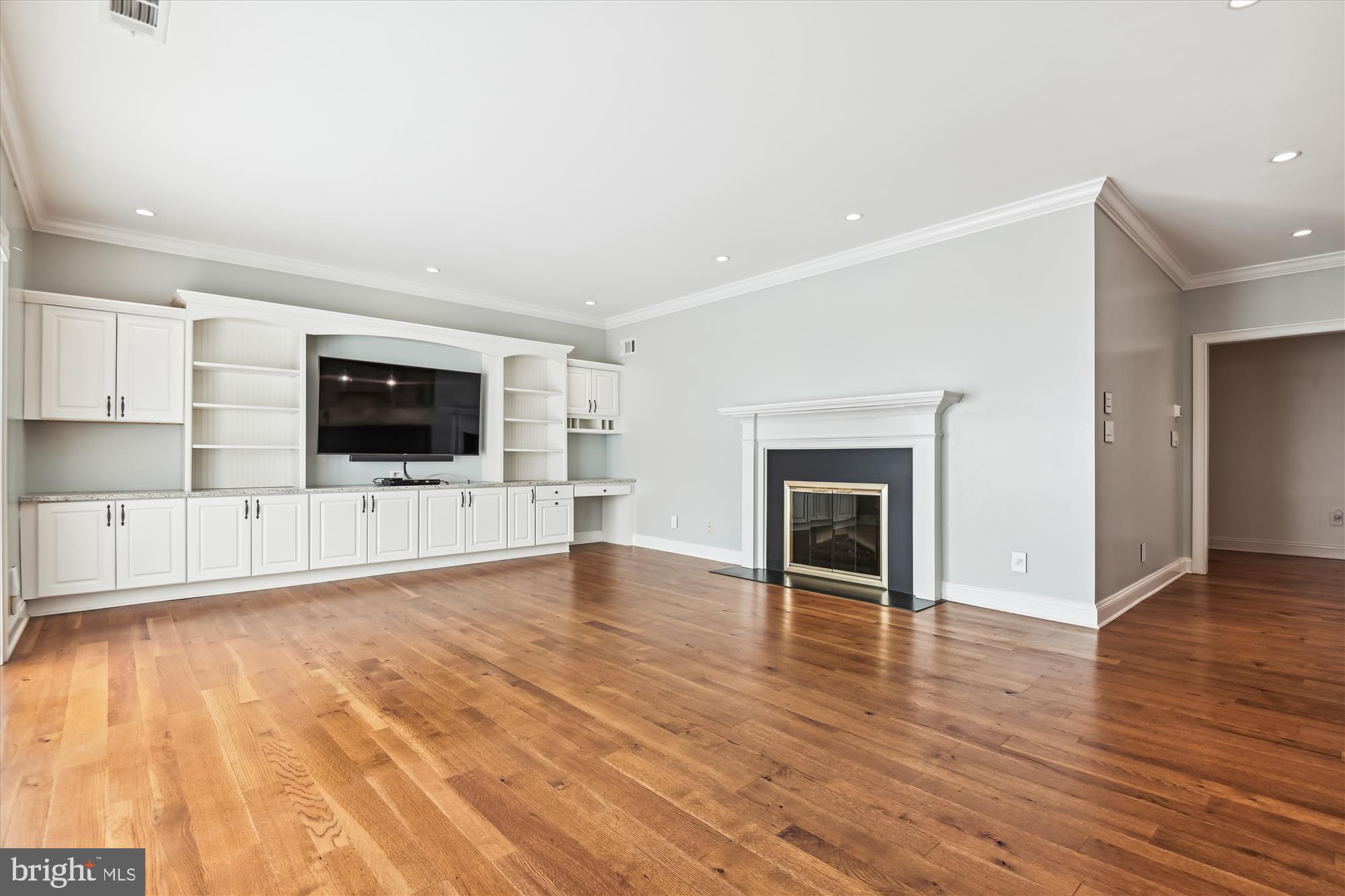 7 Devon Hill Road, Unit A5 Baltimore, MD 21210 - Photo 7 of 32 Living Room