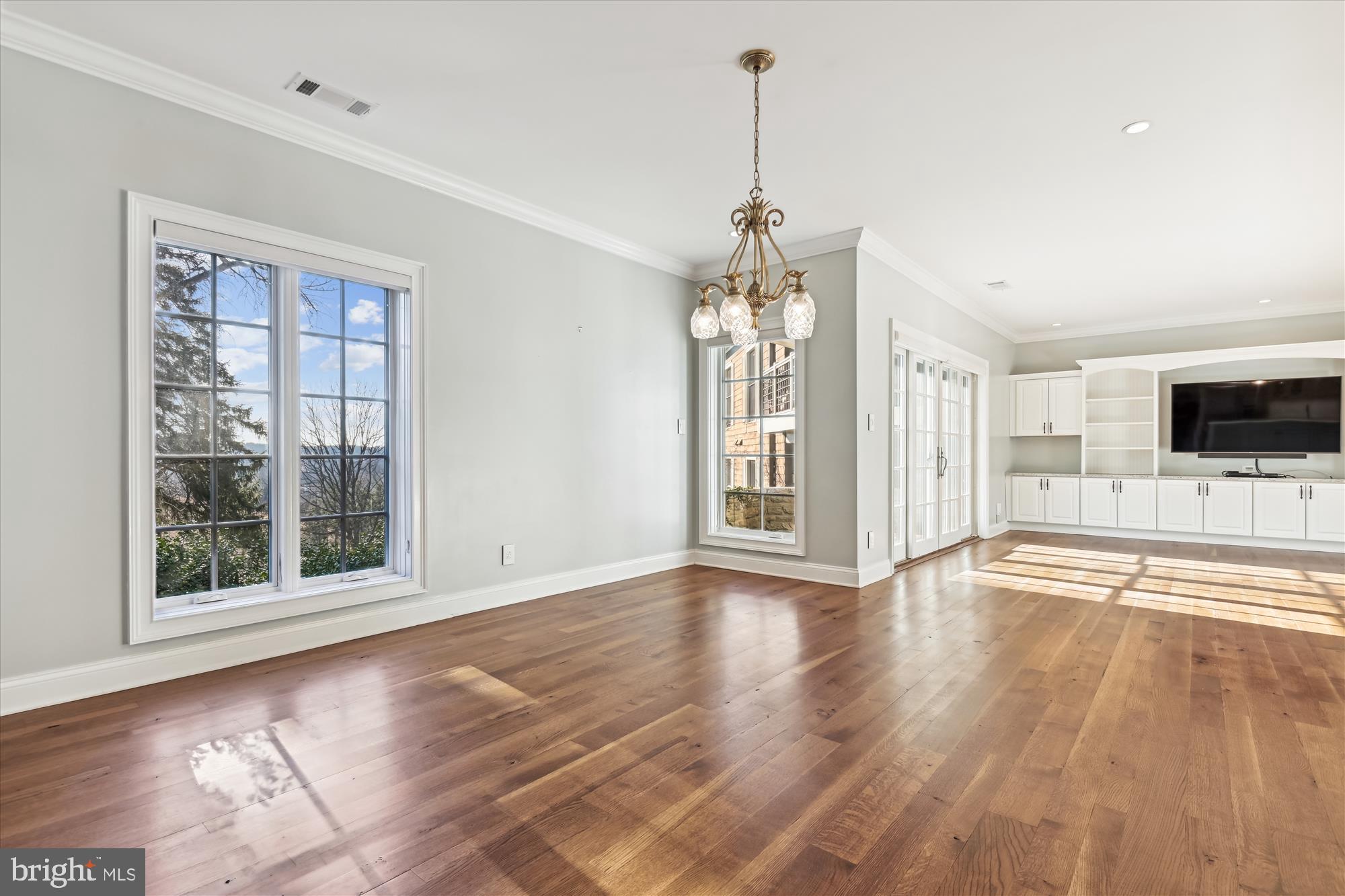 7 Devon Hill Road, Unit A5 Baltimore, MD 21210 - Photo 8 of 32 Dining Room