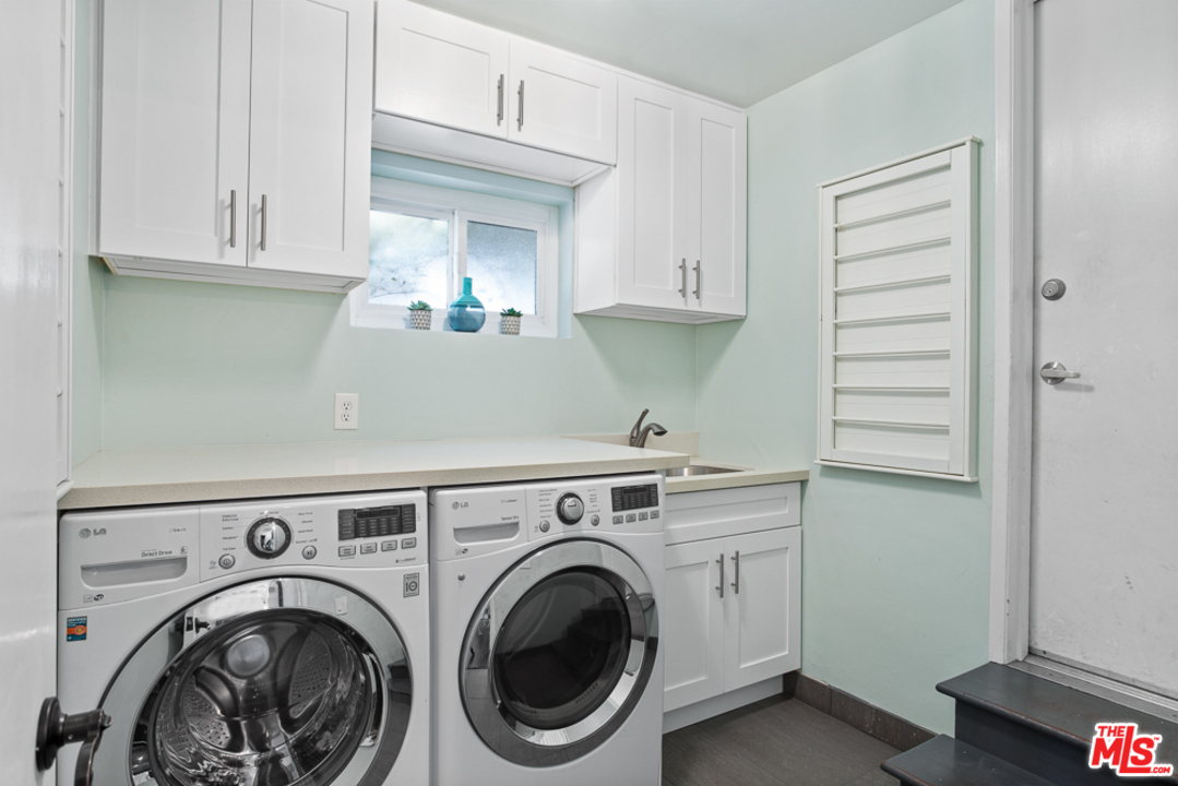 70 Club Road Pasadena, CA 91105 - Photo 13 of 38 a view of entryway with washer and dryer