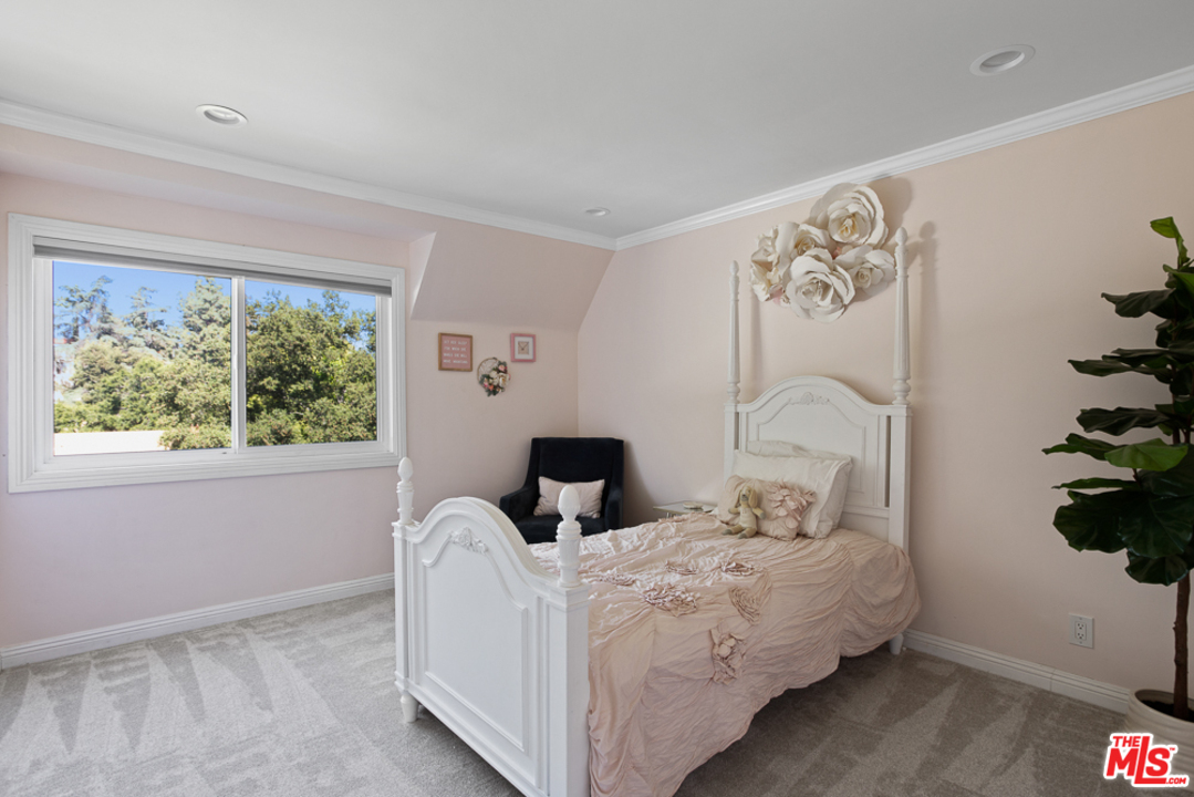 70 Club Road Pasadena, CA 91105 - Photo 20 of 38 a bedroom with a bed and a window