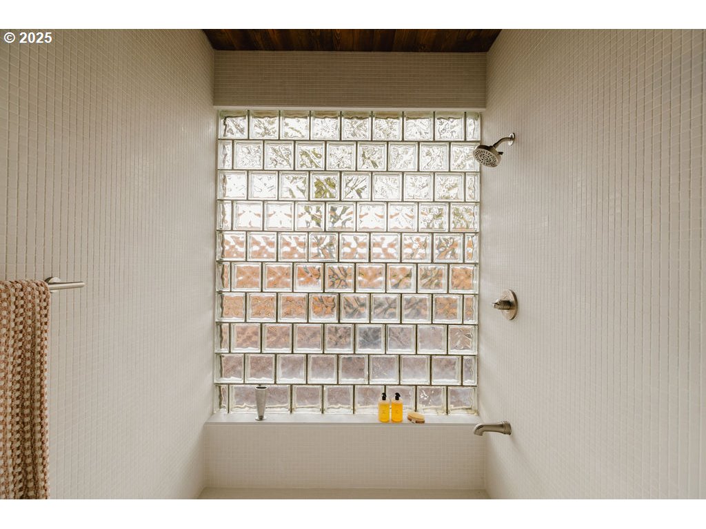 2720 Northwest Forest Avenue Beaverton, OR 97006 - Photo 26 of 40 a view of an empty room with a window