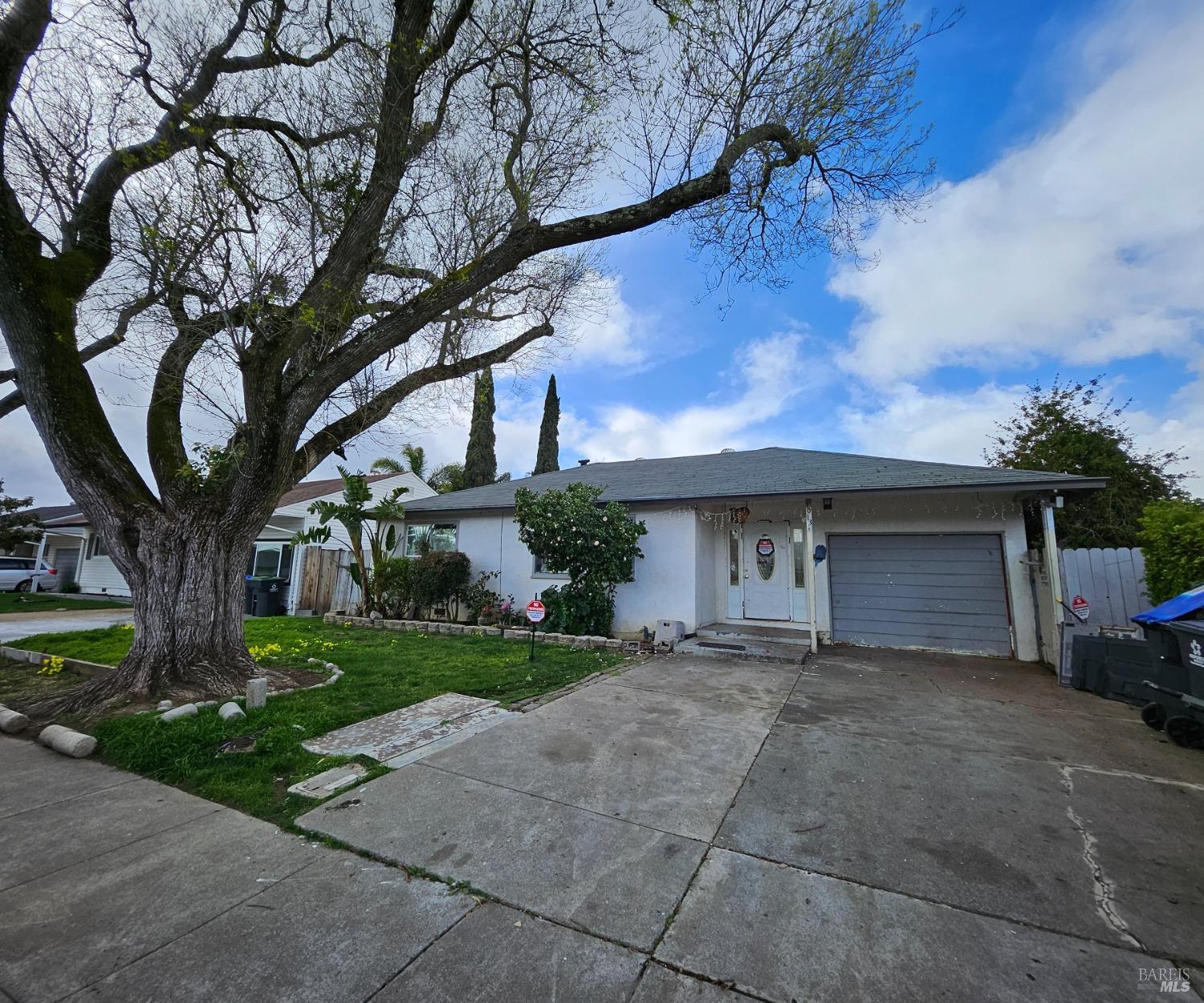 a view of a house with a yard and garage