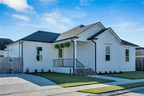 $292,000 | 3513 Gallo Drive, Chalmette, LA 70043