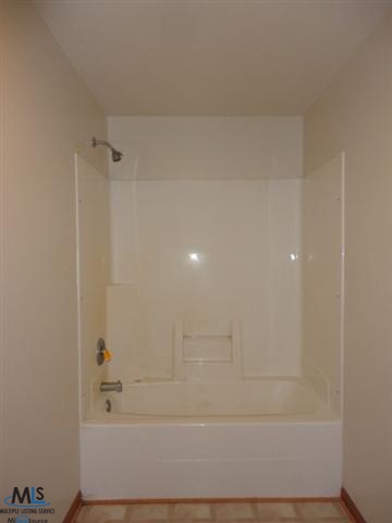 31122582-6.JPG