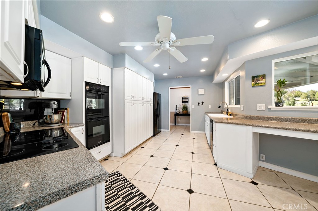 39980 Vía Fernando Temecula, CA 92592 - Photo 25 of 73 Kitchen