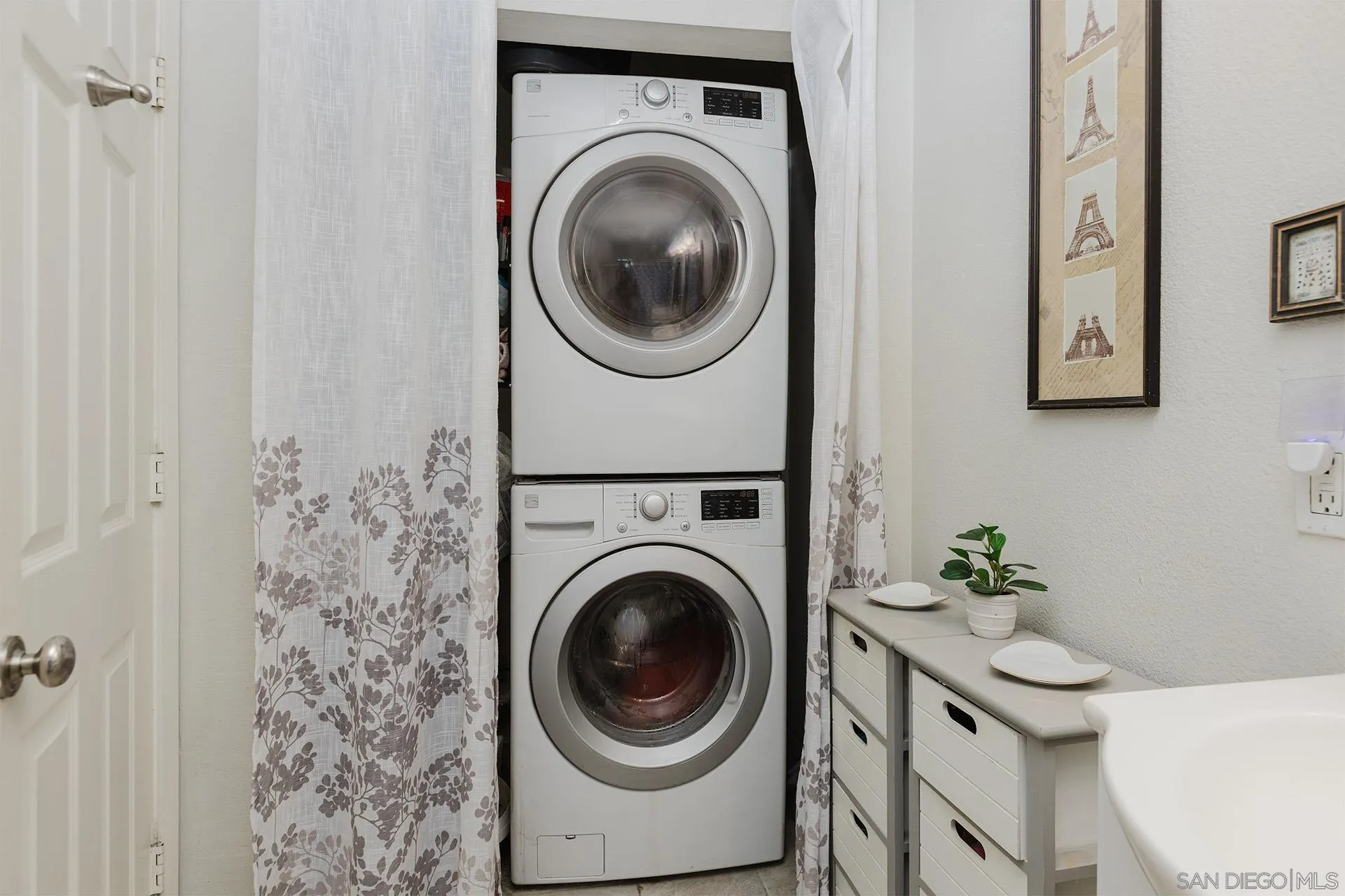 10214 Michala Place Santee, CA 92071 - Photo 25 of 25 a utility room with dryer and washer