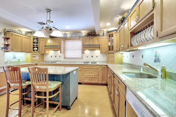 $1,625,000 | 6 Orchard Hill Drive, Monsey, NY 10952