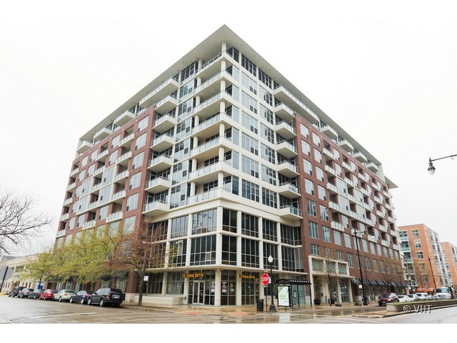 901 West Madison Street, Unit 905 Chicago, IL 60607 - Photo 1 of 10 a front view of a building