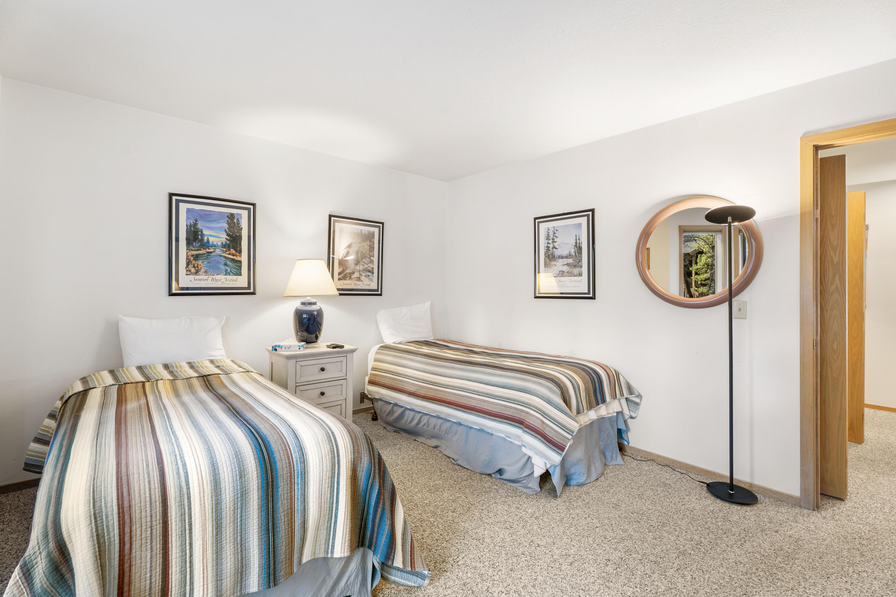57387 Beaver Ridge Loop, Unit 37 Sunriver, OR 97707 - Photo 16 of 27 06-Bedroom