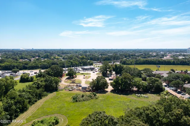 $2,900,000 | 2644 Ambassador Caffery Parkway, Lafayette, LA 70506