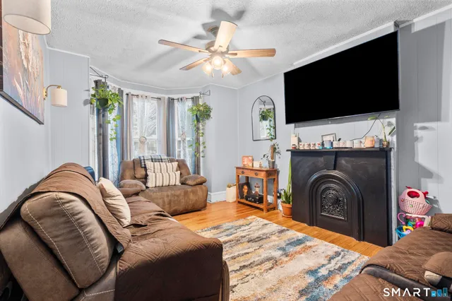 $580,000 | 1943 Seaview Avenue, Bridgeport, CT 06610