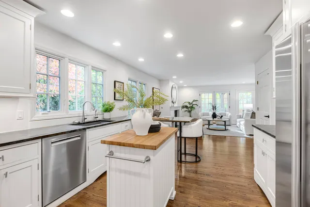 $1,085,000 | 540 Buena Road, Lake Forest, IL 60045