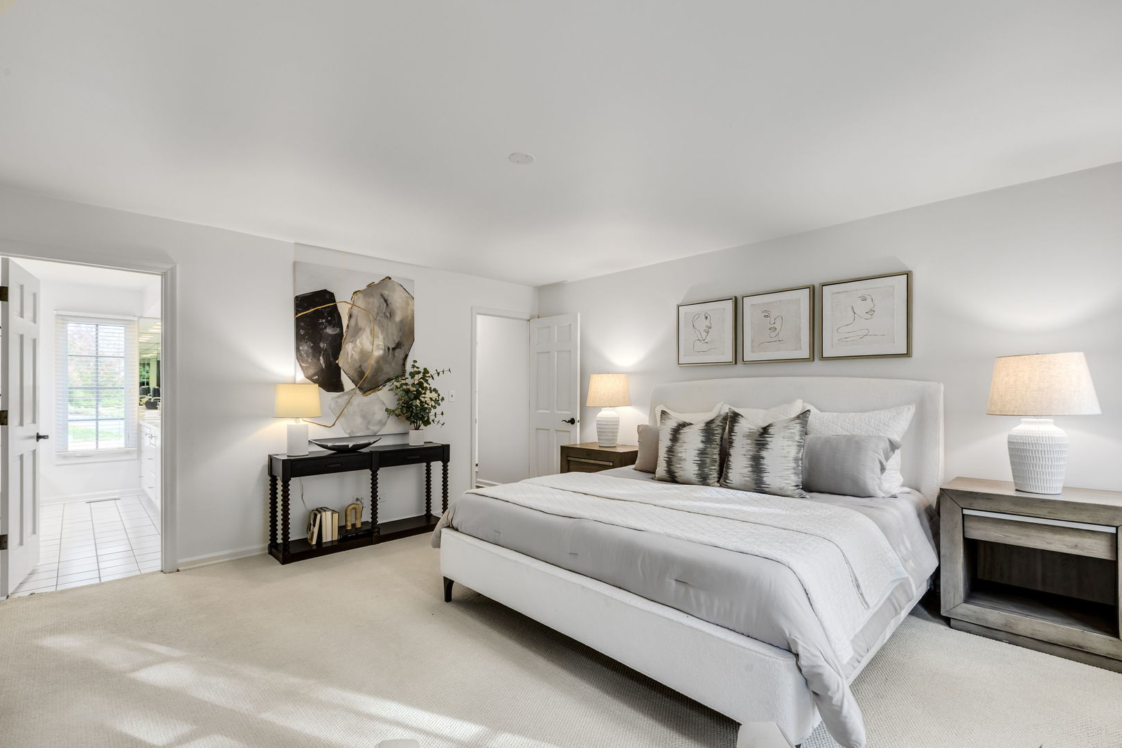 540 Buena Road Lake Forest, IL 60045 - Photo 14 of 35 a bedroom with a bed a mirror and lamp