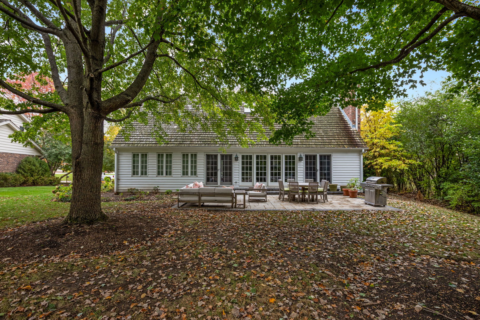 540 Buena Road Lake Forest, IL 60045 - Photo 27 of 35 a front view of a house with garden