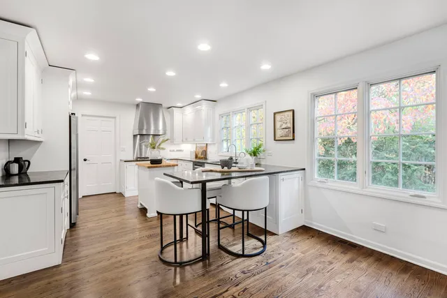 $1,085,000 | 540 Buena Road, Lake Forest, IL 60045