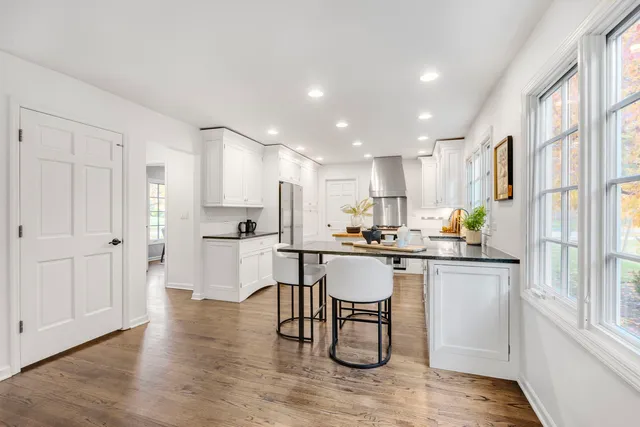 $1,085,000 | 540 Buena Road, Lake Forest, IL 60045