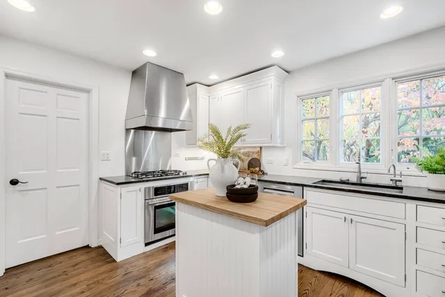 $1,085,000 | 540 Buena Road, Lake Forest, IL 60045