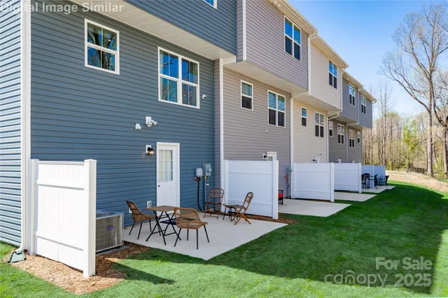 $289,990 | 2826 Alvin Way, Charlotte, NC 28216