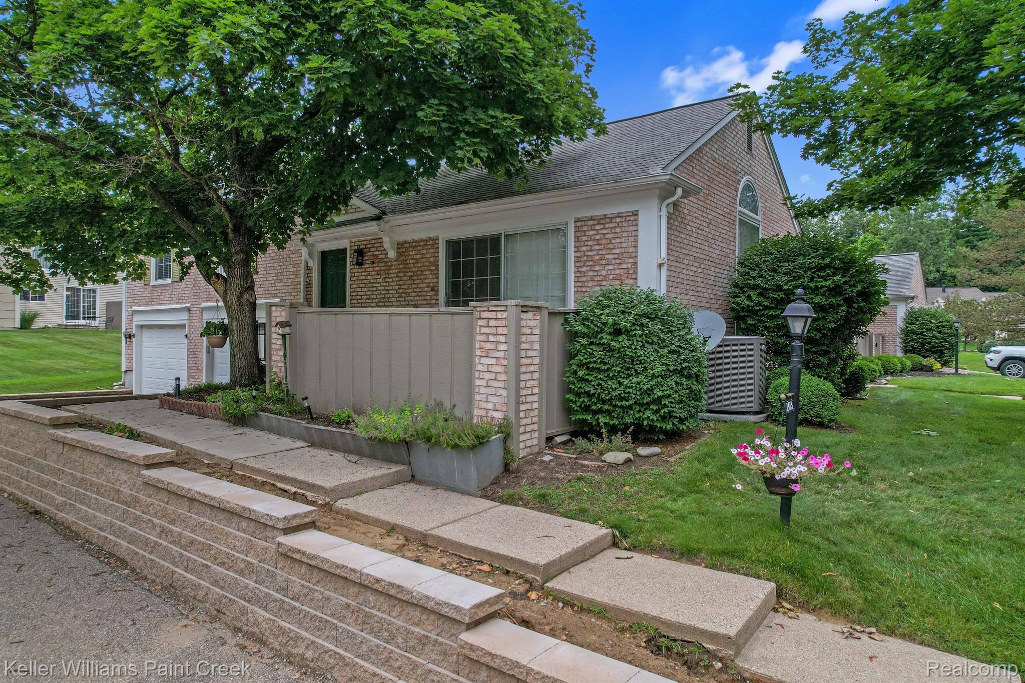 1413 Paddle Wheel Lane Rochester, MI 48306 - Photo 2 of 19