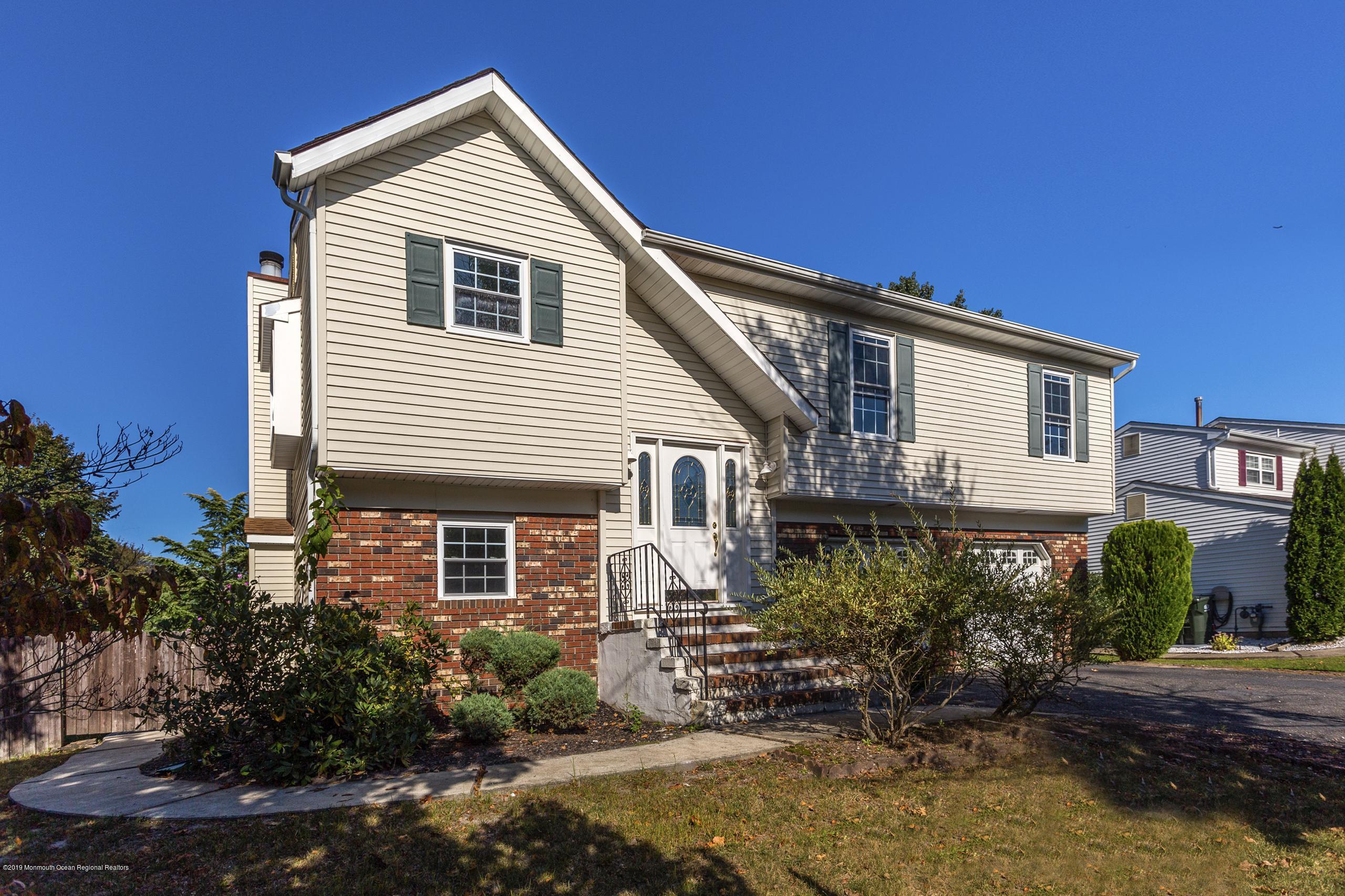 32 Hedgewood Road Howell, NJ 07731 - Photo 2 of 30 a front view of a house with garden